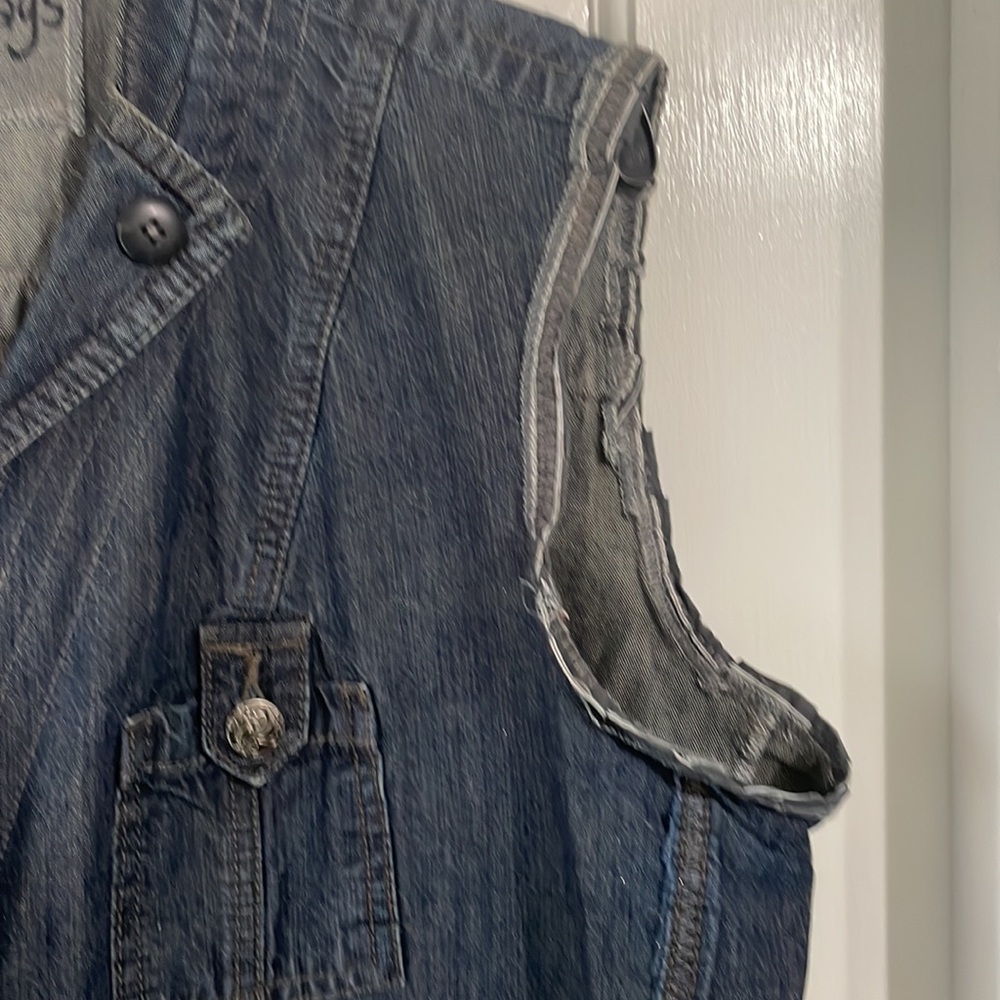 Patchwork Denim Vest with Button Accents - image 7